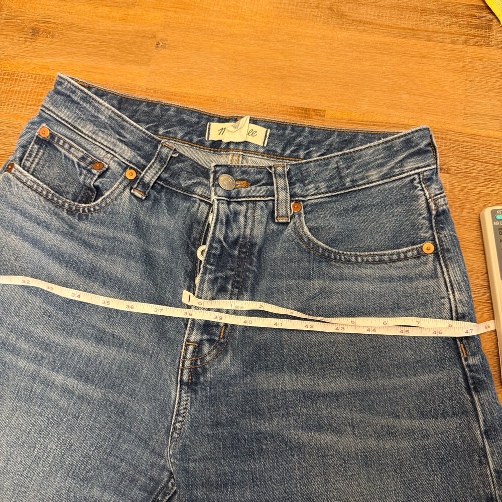 Madewell The Curvy Darted Barrel Leg Jean in Irmo Wash - Picture 10 of 10